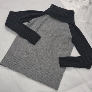 100% Cashmere Pure Collection Charcoal and Black Turtleneck Sweater